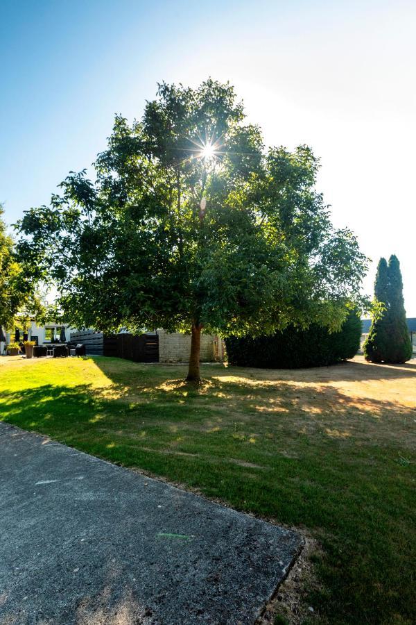 La Jalousie Ξενοδοχείο Saint-Aignan-de-Cramesnil Εξωτερικό φωτογραφία